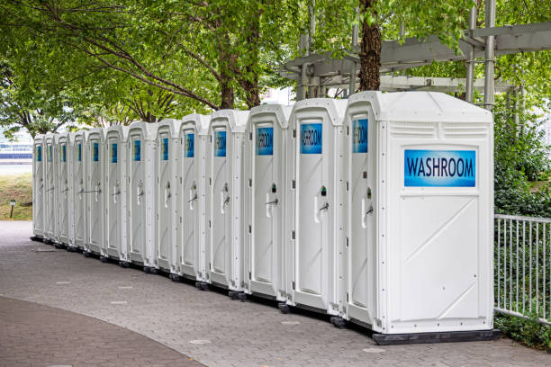 Best Emergency porta potty rental  in Paola, KS